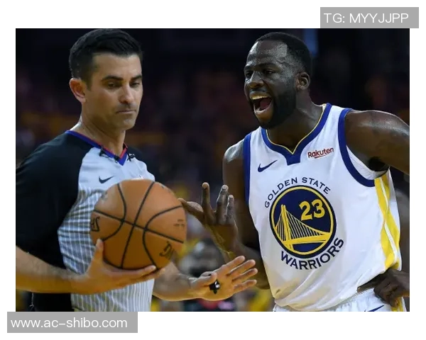 恩比德因误判举手示意裁判却连走九步引发争议瞬间 恩比德因误判举手示意裁判却连走九步引发争议瞬间