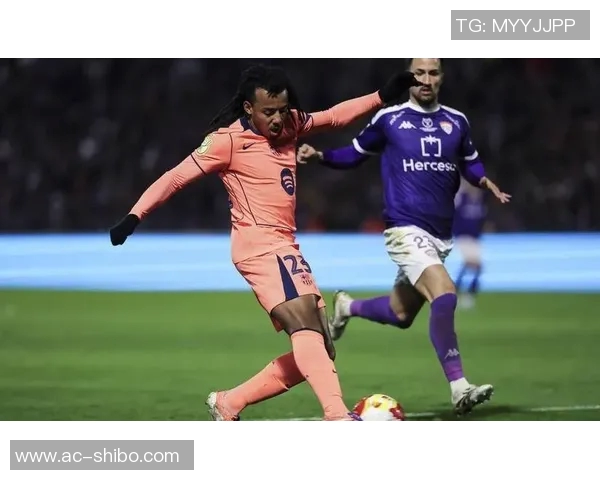 瓜达拉哈拉门将赛前专注研究拉什福德集锦期待精彩对决